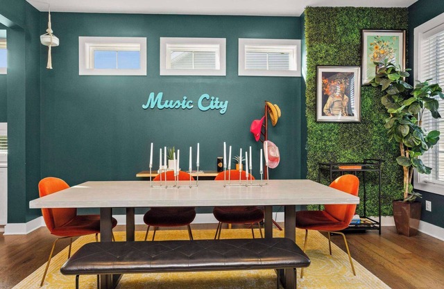 Nashville Gem: Garage, Pets, and Near Downtown