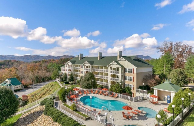 National Park Adventure! w/Kitchen, Outdoor Pool