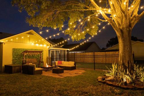 Natural Getaway with lake view and game room!