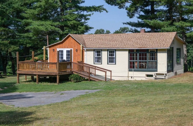 Nature getaway near Lake Tobias