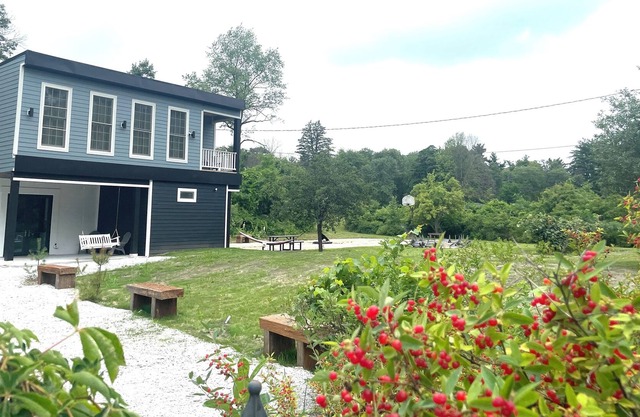 Nature is calling..NEW CONSTRUCTION5 min walk Bass Lake surrounded by forest