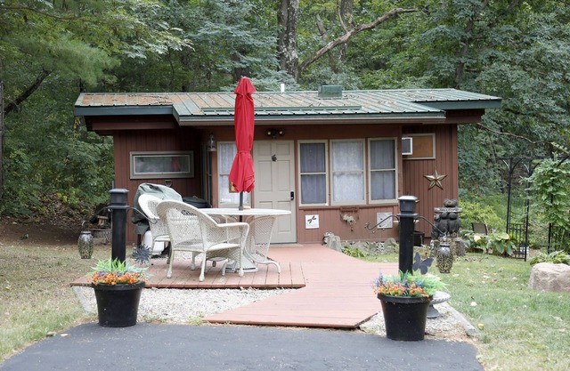 Nature Nook Cabin, your peaceful hideaway ~ 25 mins to the Dells