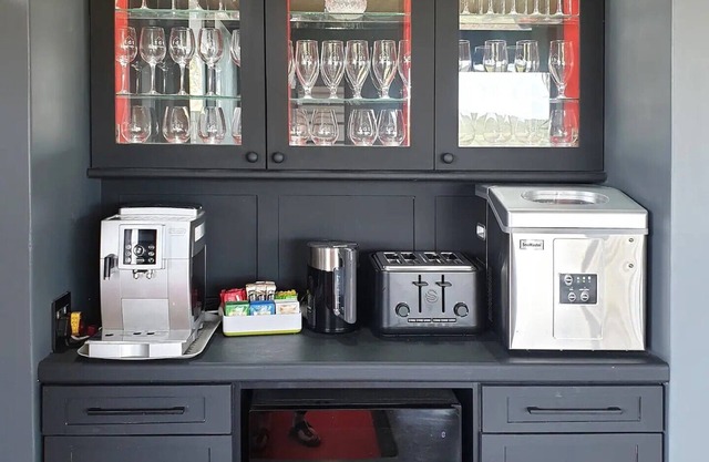 Nature reserve tranquility by the ocean with Kenton Eco Lodge