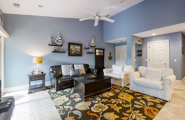 Nautical condo with a balcony, & AC - close to pickleball and tennis courts