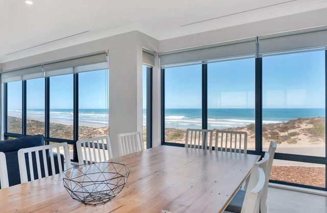 Nauticus - 82 Surfers Parade Middleton