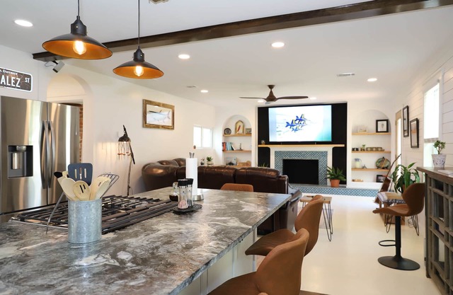 Navy Point Home and game room, near NAS & downtown