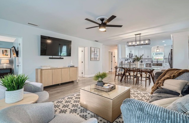 Near Bayshore Blvd, the 2nd to longest boardwalk in the US. Watch the dolphins.