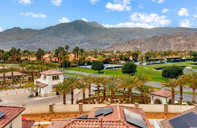 Near Coachella and Stagecoach Palm Springs , PGA resort Villa ,Golf, community pool, gym