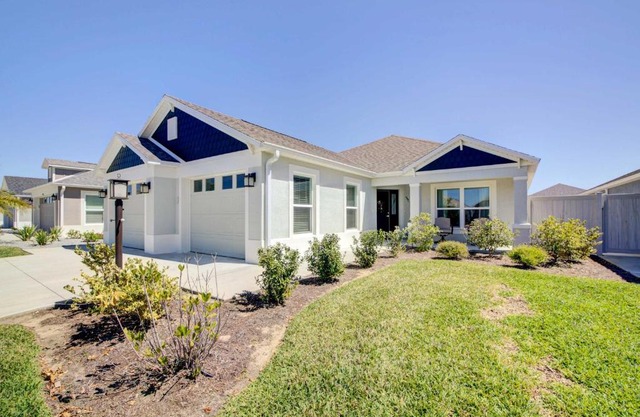 Near Golf and Shops The Villages Home with Lanai!