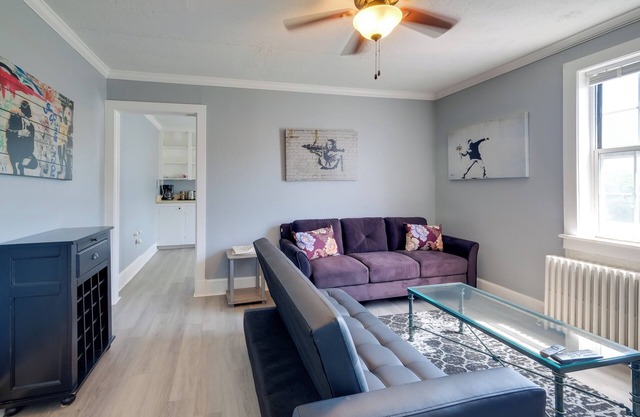 Near Loudoun Wine Trail: Apt w/Restaurant On-Site