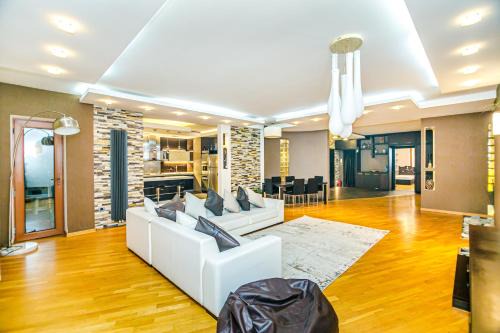 Near Marriot Courtyard 4 bedroom