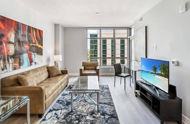 Near NIH | Full Kitchen | Central Farm Market Nearby | by GLS