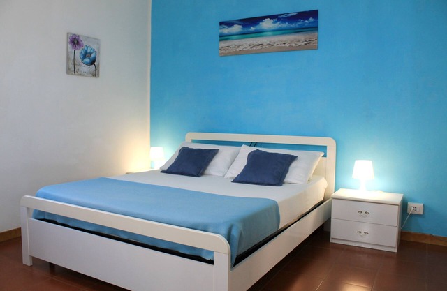 NEAR the SEA and to ALGHERO CENTER