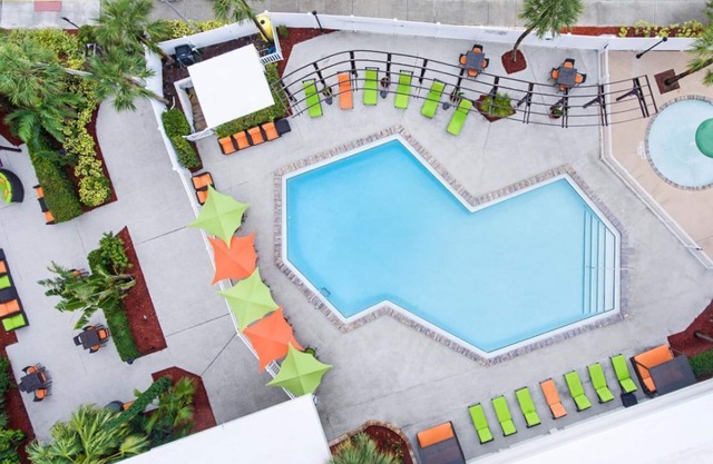 Near to Local Attractions! 2 Amazing Rooms w/2 Double Beds, Self-Parking, Pool