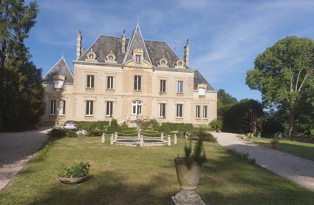 Near Vezelay and the Morvan lakes, in the peace and quiet of the Château's grounds