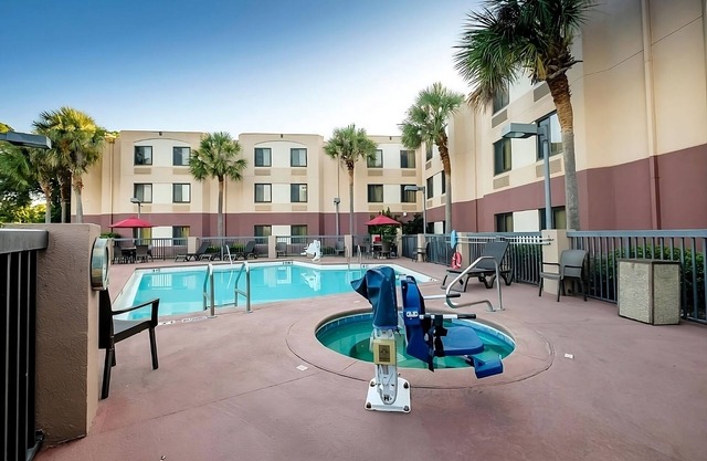 Near Washington Oaks Gardens - 3 Deluxe Units w/Free Parking and Pool Access!