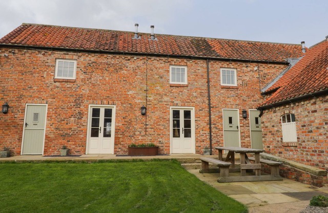 NED COTTAGE 1-BED, with a garden in Acaster Malbis