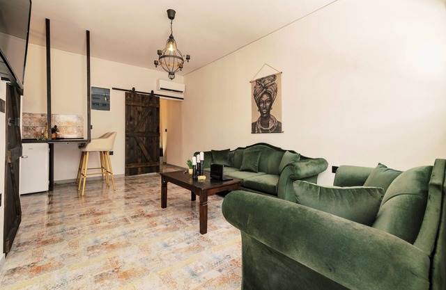 Nest of the sun - Μοναδική αρμονία ξύλου και μοντέρνας διακόσμησης"