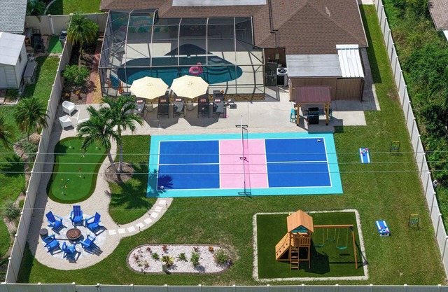 New! 12 min to AMI, Pickleball, Mini-Golf, Hot Tub