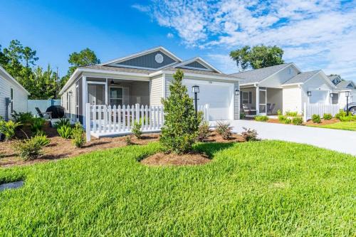 New 2-2 Patio Villa with Golf Cart