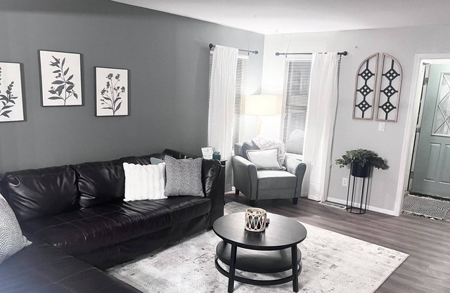 NEW 2 Bed, 1.5 Bath Duplex