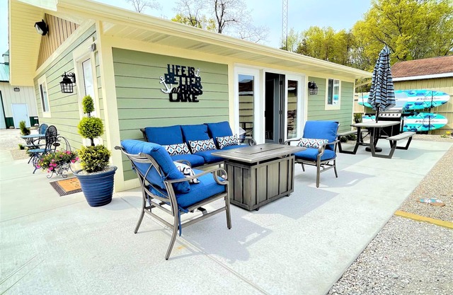 New 2 Bedroom Guest Cottage on Bass Lake - Paddleboard/Private Boat Ramp/Bikes