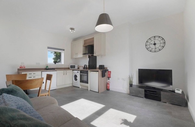 New 2BR in Pensbury Street