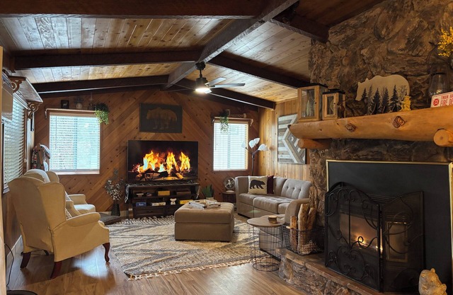 NEW 3-bedroom cabin in amazing Twain Harte-Game Room, Fire Pit, King Beds