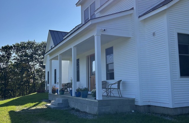 New 3 BR+/3 Bath House close to Ski Areas & Woodstock. Trails, Pastures & Views