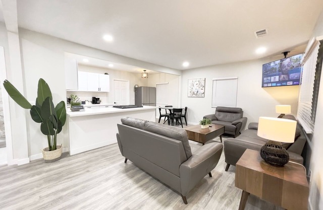 New 3 BR, Gated Parking, Sleep 8, Walk to BLVD