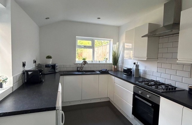 NEW! 4 Large Bedrooms Renovated Workers Haven