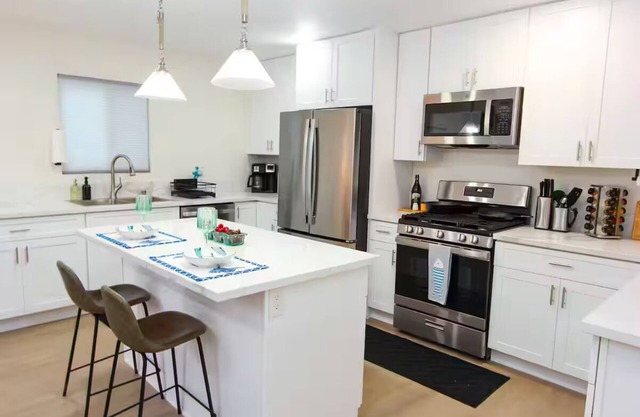 NEW! 4BR House -Pool, Jacuzzi, Outdoor Kitchen, AC