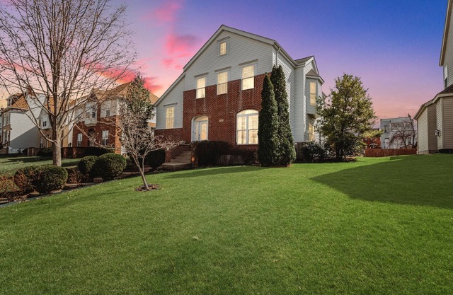 NEW 4BR house w/2 King Suites Garage Parking