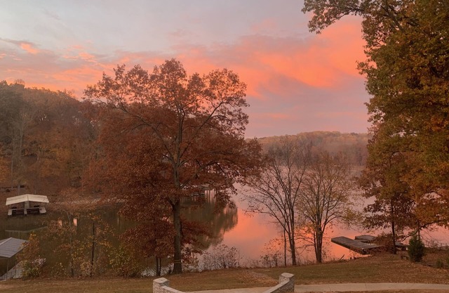 New 6 bedrooms! Lake Barkley Lake House