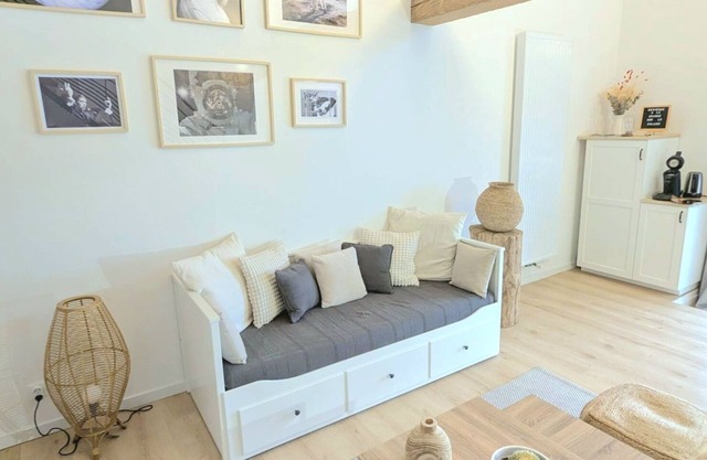 New accommodation in the heart of the vineyards in a former Chai dating from 1815