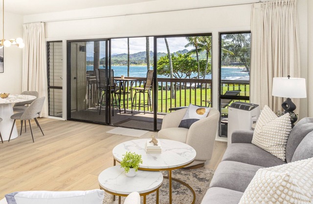 NEW! "Aloha Kai": Oceanfront at Lae Nani's Newest Renovation + AC + Free Laundry