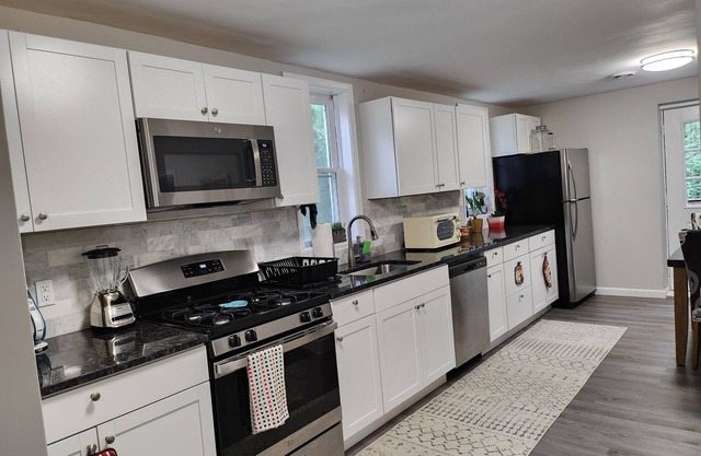 New and updated city escape,quite area,family-friendly