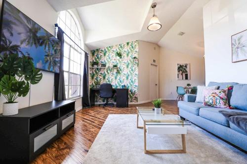 New APT 15Min Drive Disney and Airport - Parks KingBed Pets