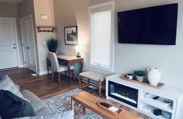 New Arrival 4 Bedroom Serenity w/Nature Views