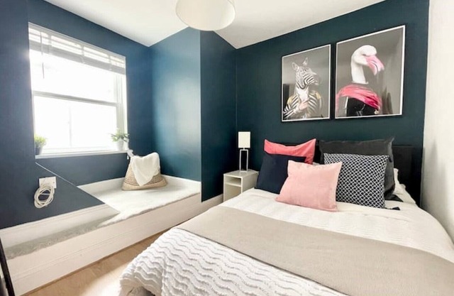 *NEW* Beautiful 2 Bed House in Central Location