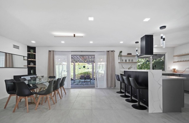 New! Beautiful & Elegant 5BD/3BA at Thousand Oaks