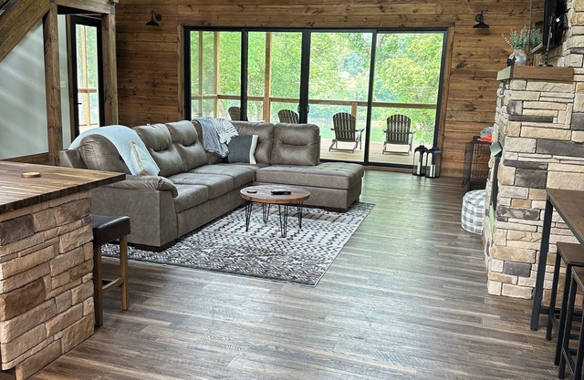 NEW BEAUTIFUL HOME RIGHT ON THE WHITE RIVER! WALK-IN WHITE RIVER ACCESS!