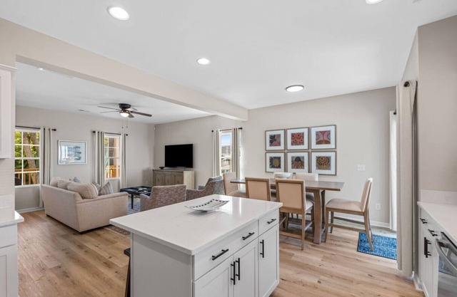 New Build! Close to HPU & Furniture Market