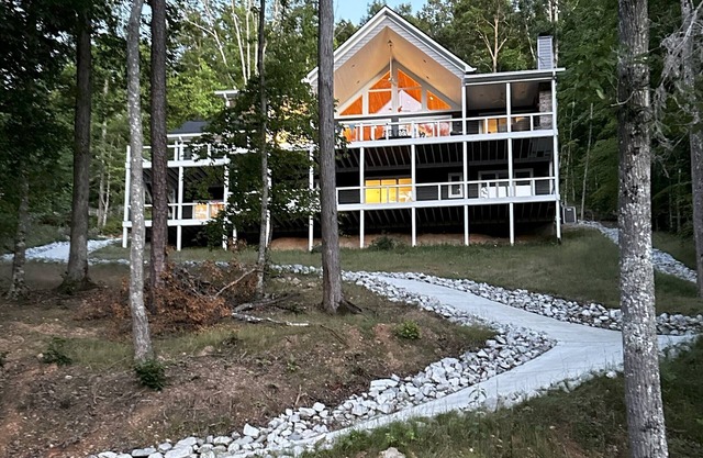 New Build, Waterfront 6 Bedroom and 6.5 Bath House on Norris Lake in Big Creek.