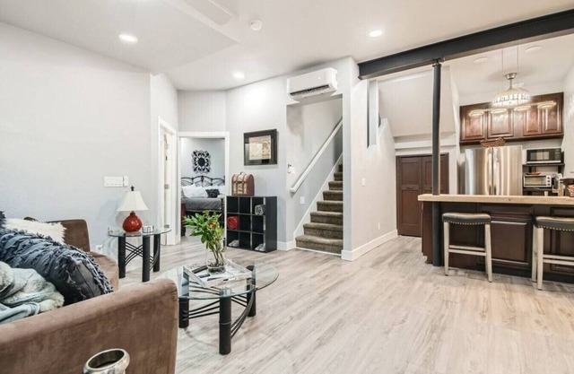 New Centrally located Guest Suite w/Jacuzzi