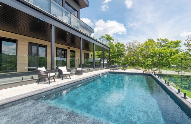 NEW! Chalet Mont-Steele | 5 Bedrooms | Hot tub | Outdoor Pool/Tremblant Living