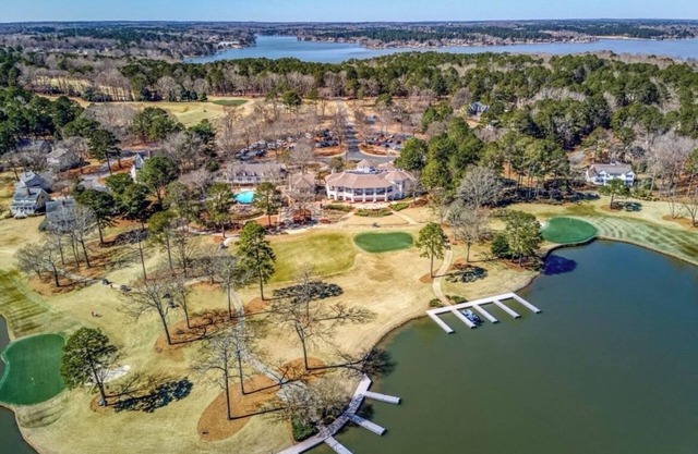 New Charming 2-bedroom place in Great Waters!