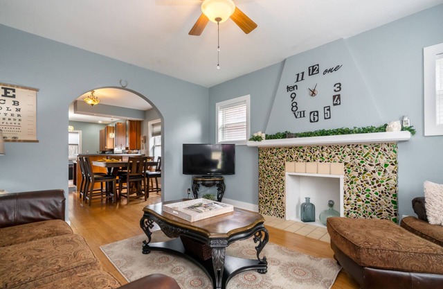 NEW & Charming! Close to Everything -KY Fair & Expo Center and C/D 5-Star!