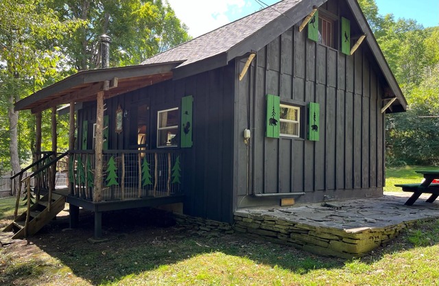 *New* Classic Cozy Catskill Mountain Cabin ~ Wood Stove+Soaking Tub
