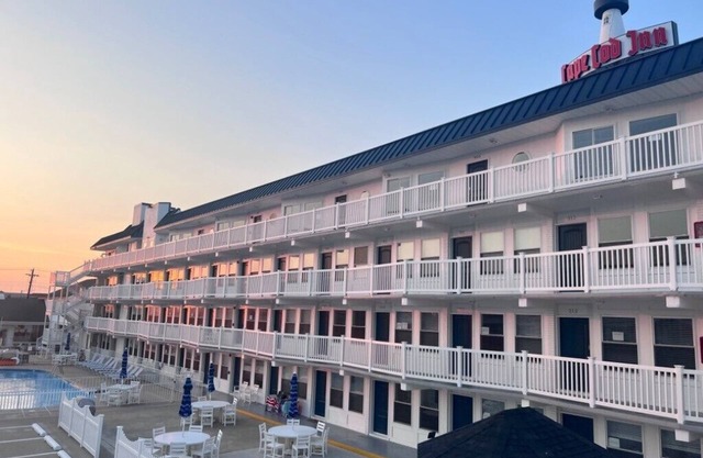 NEW CONDO – Steps to Beach - Sleeps 4-5 - Heated Pool